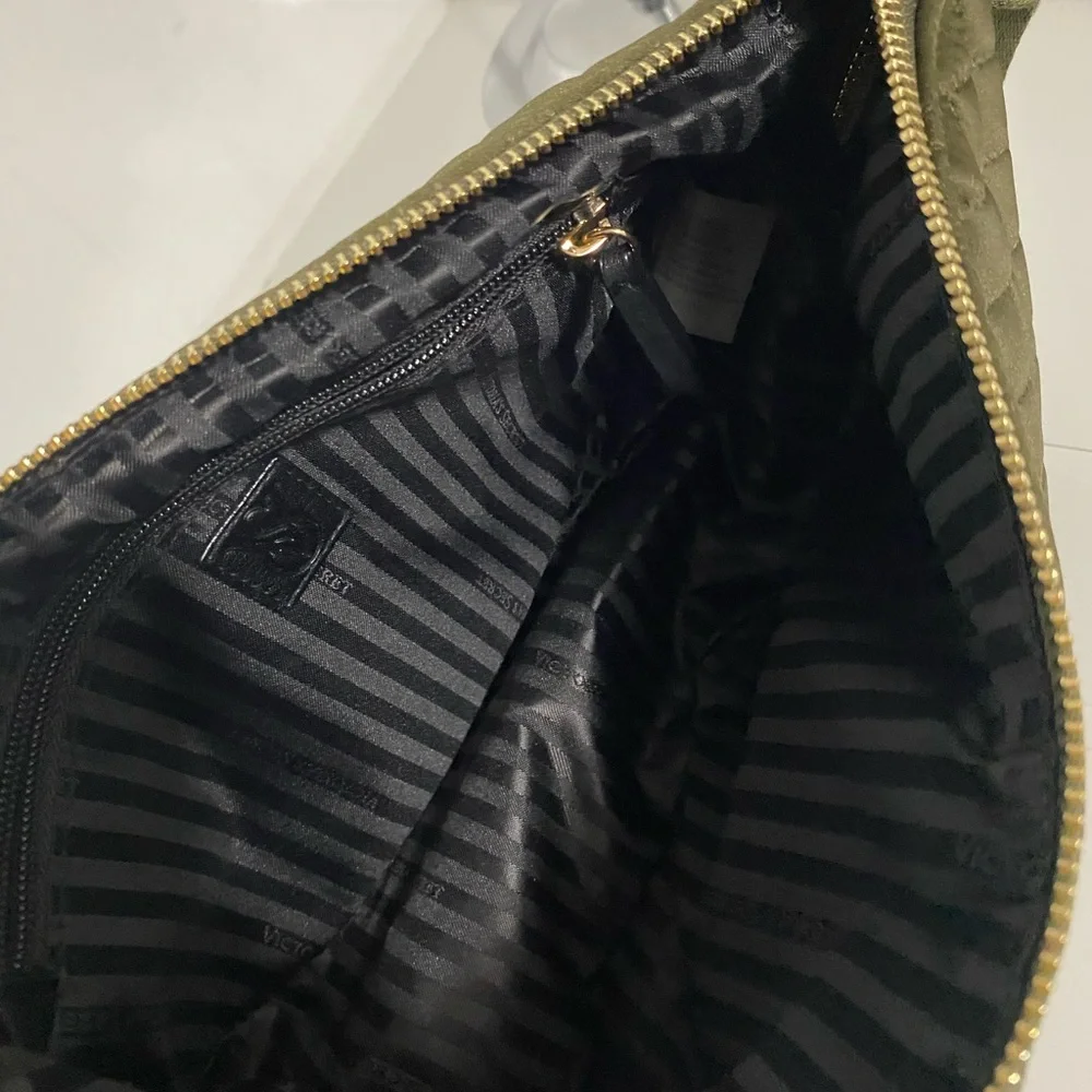 VICTORIA’S SECRET Sling Crossbody Bag - Picture 7 of 10